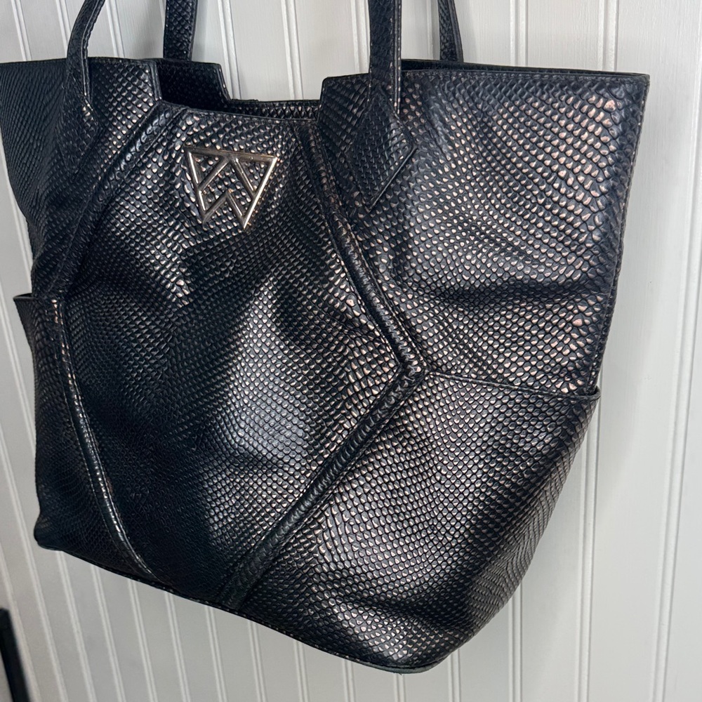 Kelly Wynne Paint‎ the Town Tote in Black & Gold Snakeskin Textured